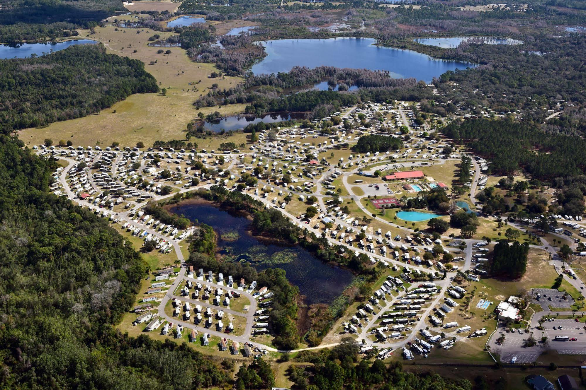 Clerbrook Golf & Rv Resort Caravan Park 클레몬트 외부 사진